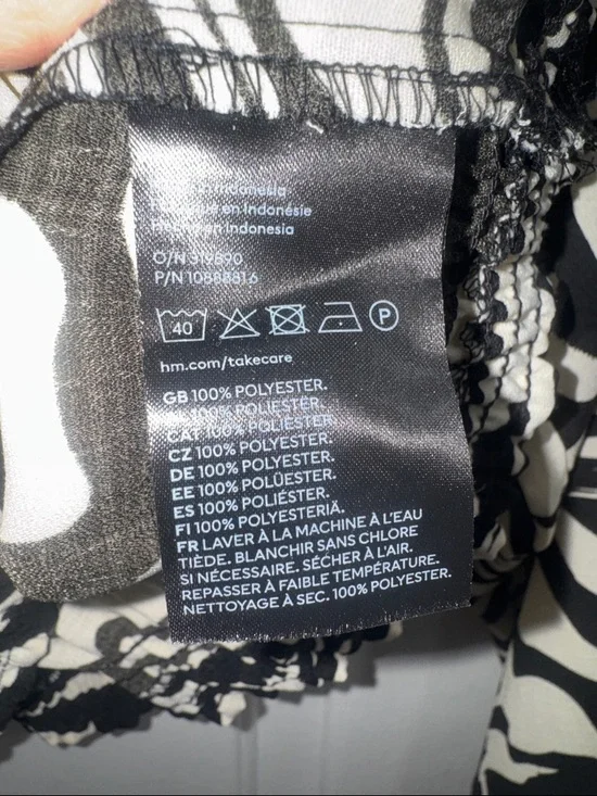 H&M Black and White Zebra-Print Long Sleeve Blouse - Picture 5 of 8